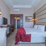 Kronos Hotel
