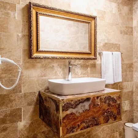 Kronos Hotel Golbası