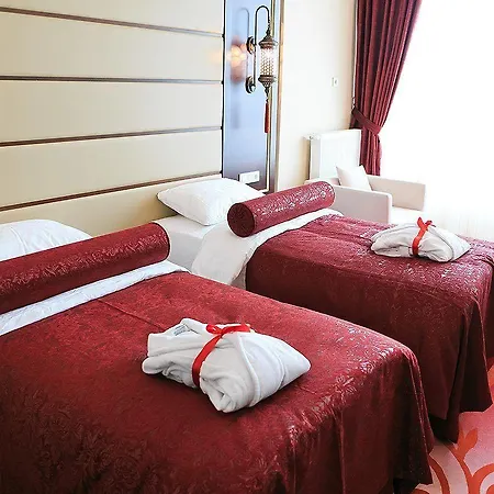 Kronos Hotel Golbası
