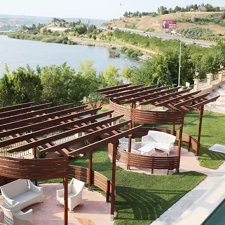 克罗诺斯酒店 Golbası