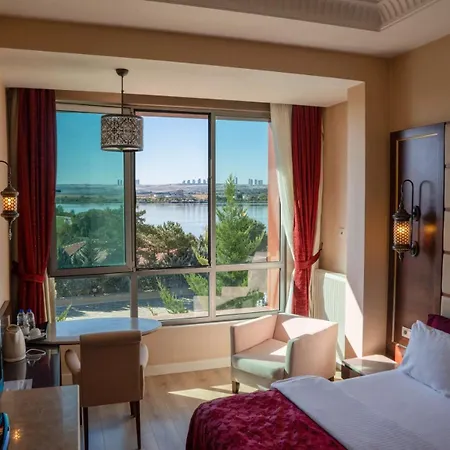 Kronos Hotel Golbası