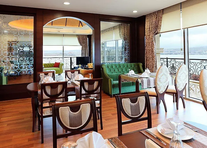 Hotel Kronos Golbası