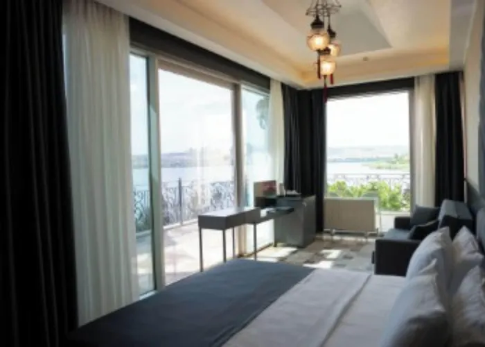 Hotel Kronos Golbası