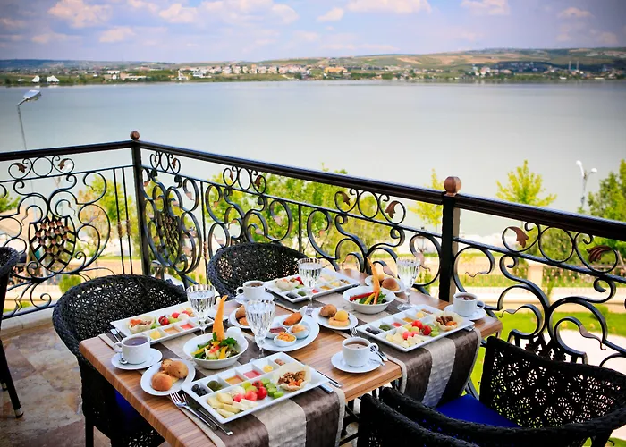 Hotel Kronos Golbası