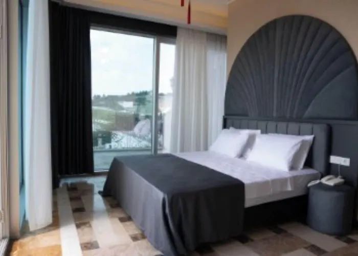 Kronos Hotel Golbası